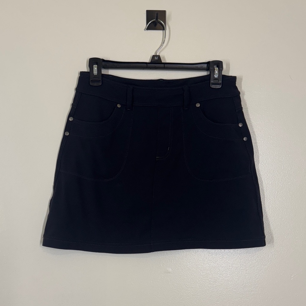 Athleta Black Skirt with Shorts under Size Small Excellent preowned condition